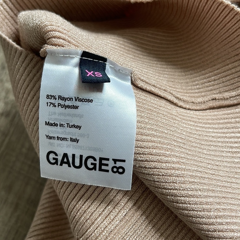 Gauge81 Tajo cutout top in neutral - Picture 9 of 10
